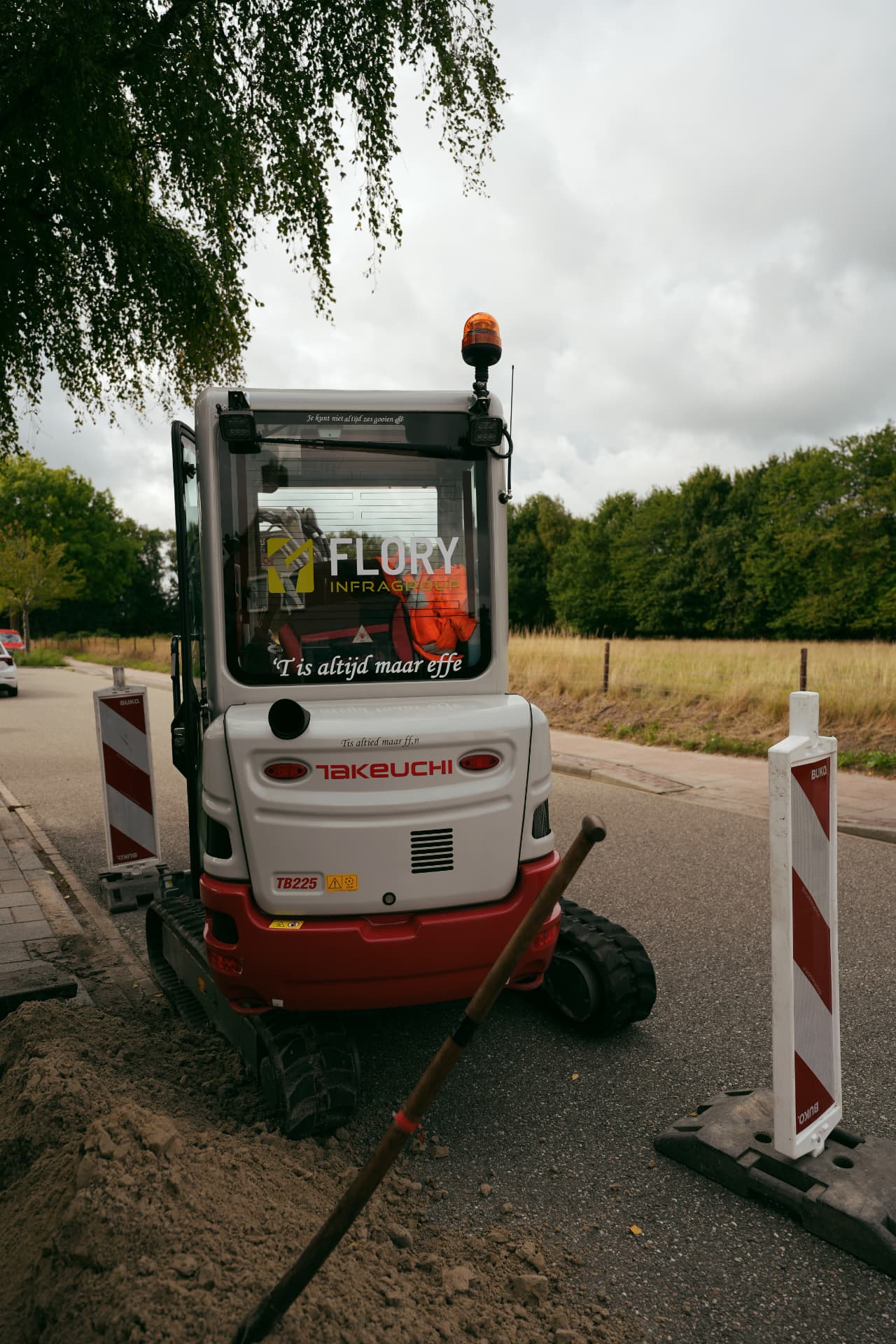 FLORY Infragroep medewerkers en materieel op een infraproject